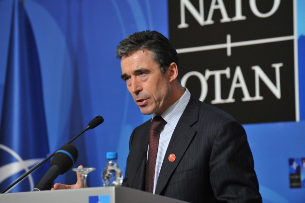 Децентрализация и выполнение Минских соглашений должны выполняться параллельно - экс-генсек НАТО