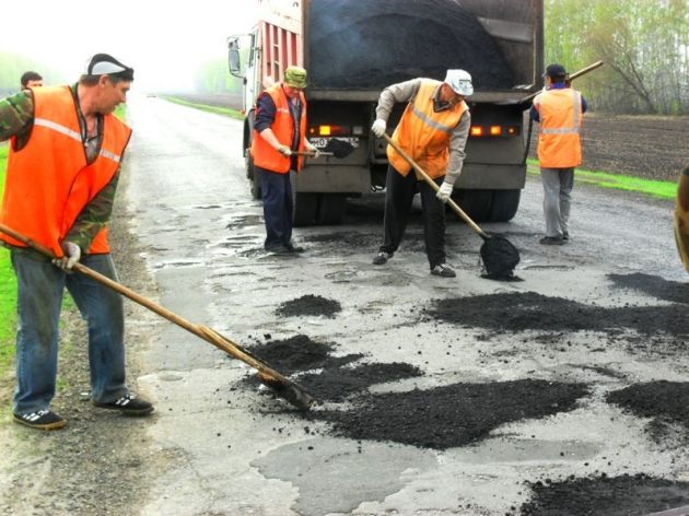 Кабмин выделил 3,9 миллиарда гривен на ремонт дорог