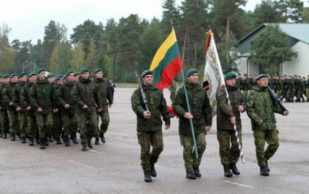 В Литве возобновили всеобщую воинскую обязанность