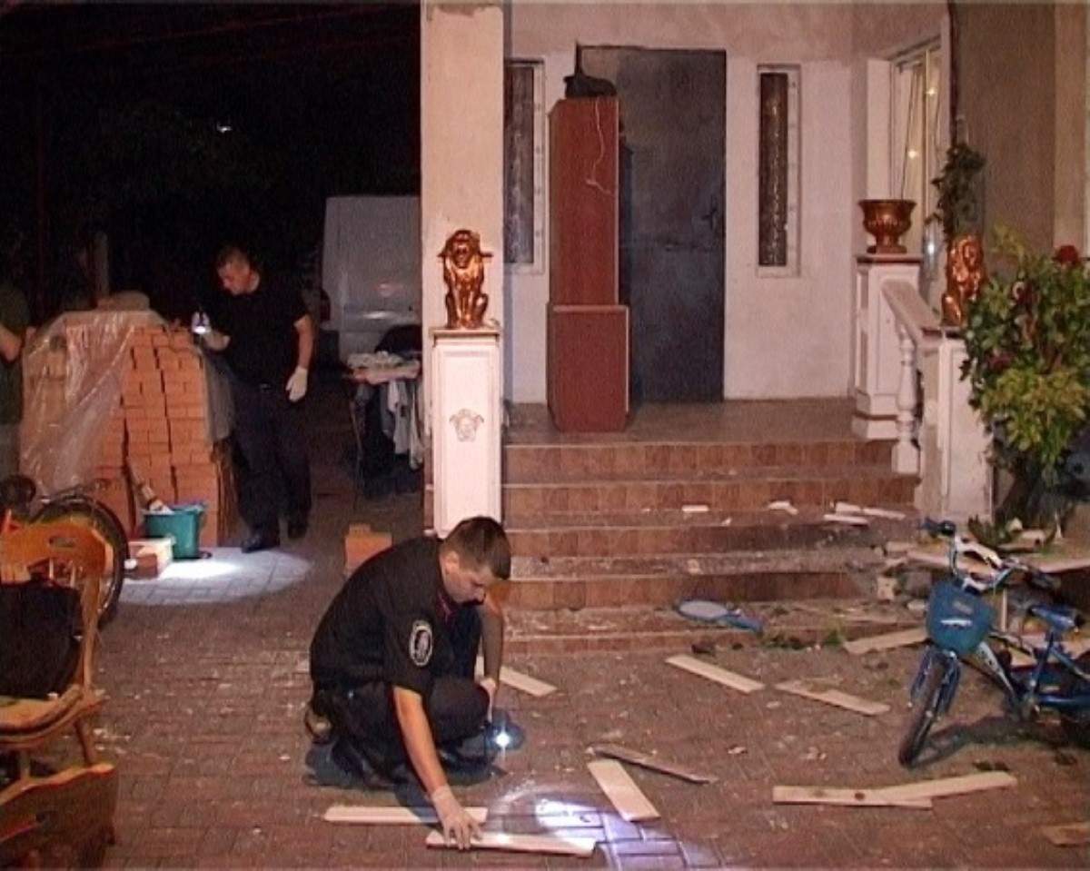 Под Киевом во двор частного дома неизвестные бросили РГД-5