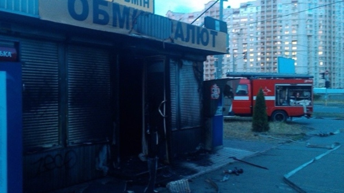 В Киеве утром горели киоски обмена валют