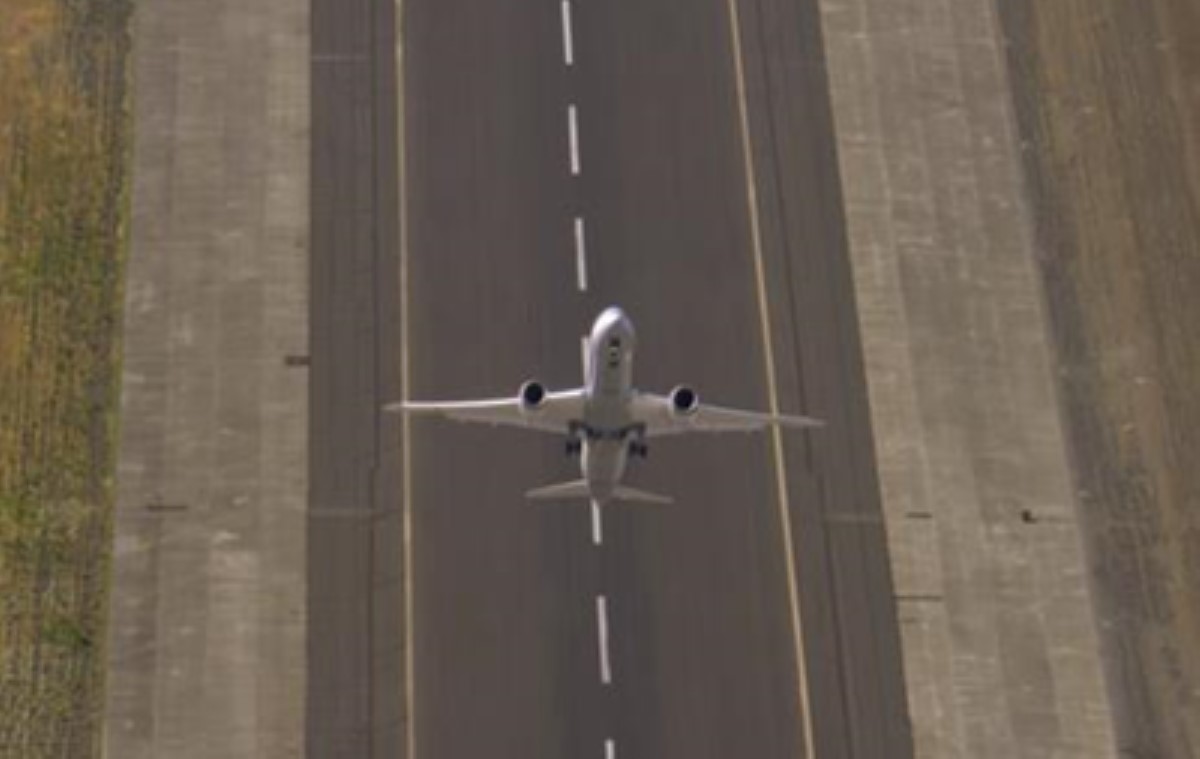 Пассажирский Boeing продемонстрировал вертикальный взлет
