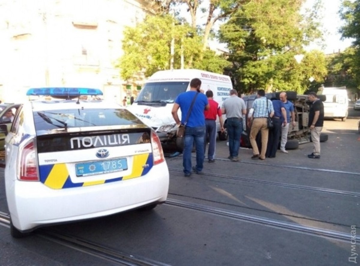 В Одессе произошло очередное ДТП с участием автомобиля полиции