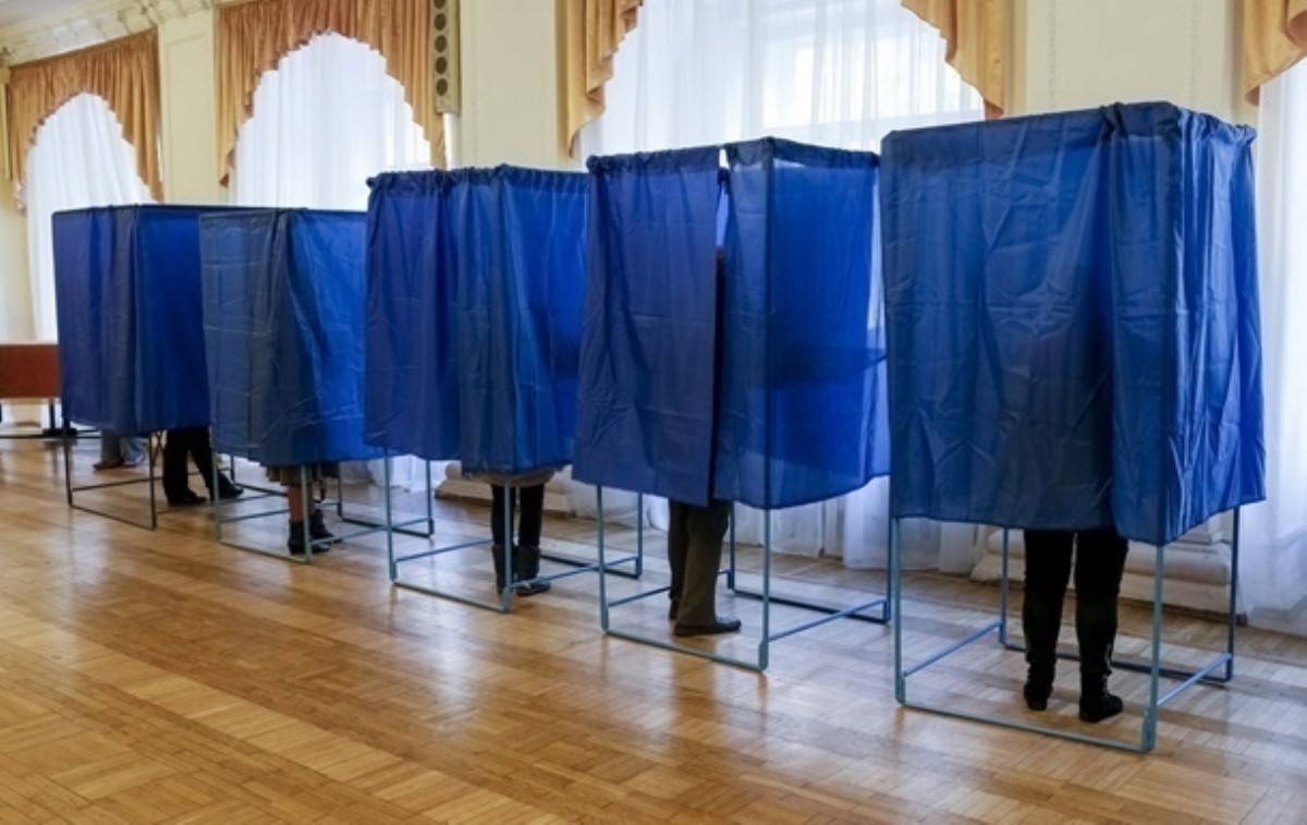 Появились первые данные предварительного подсчета голосов на довыборах в Раду