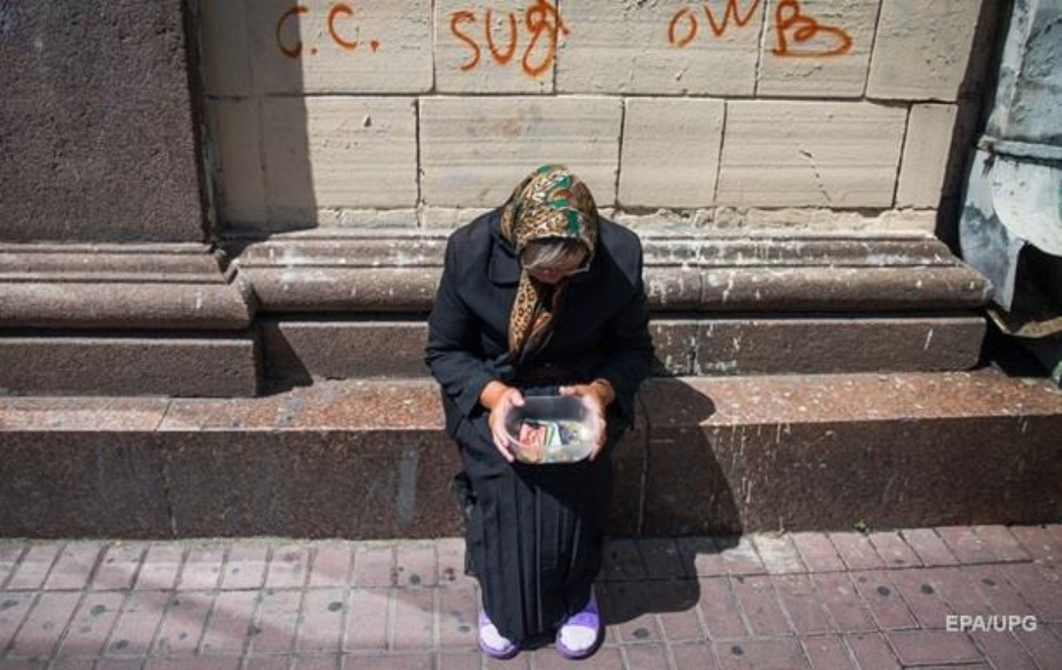 Более 72% украинцев считают себя бедняками