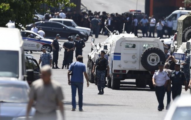 В Ереване проходит спецоперация по освобождению заложников