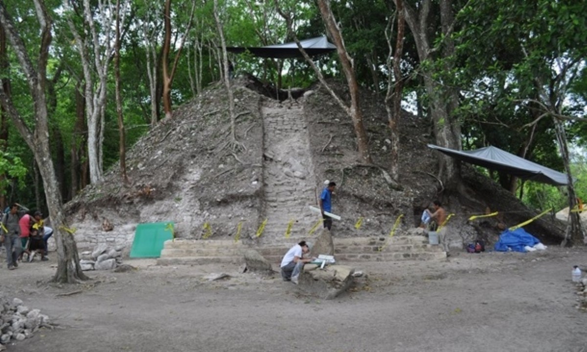 В Белизе археологи откопали необычную гробницу майя