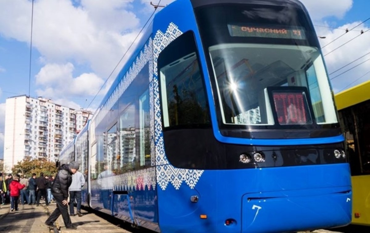 В Киеве появился первый трамвай с кондиционером и Wi-Fi