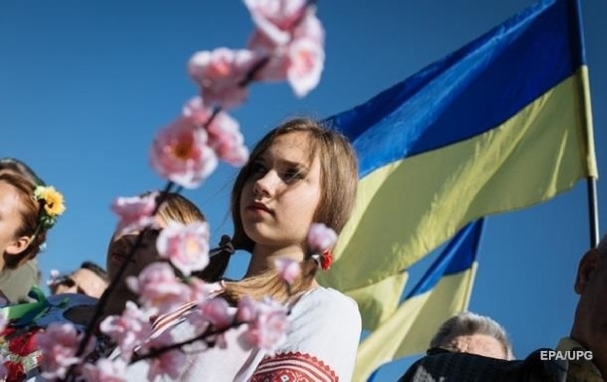 Украинским гражданством очень гордятся 18% жителей страны - опрос