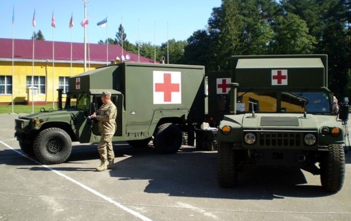 США передали Украине 5 авто для эвакуации раненых