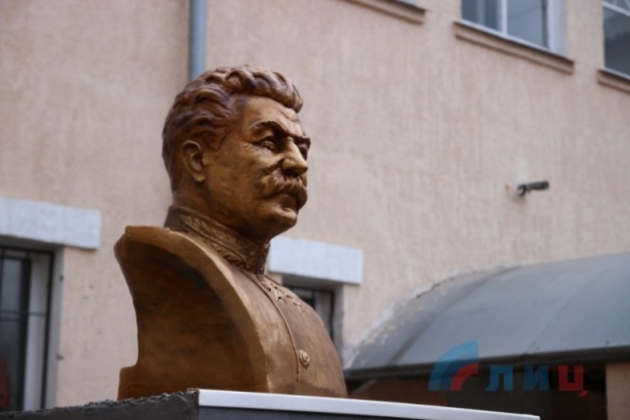 Почти треть украинцев считают Сталина великим вождем – опрос
