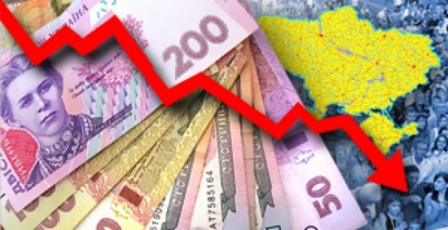 Девальвация гривны заложена в самой экономике Украины - экономист