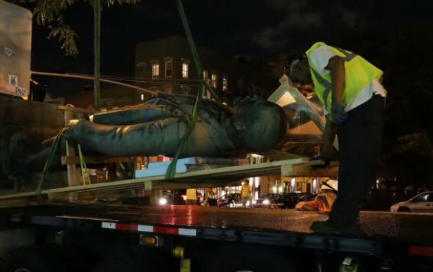 В Нью-Йорке демонтировали статую Ленина, установленную на крыше здания