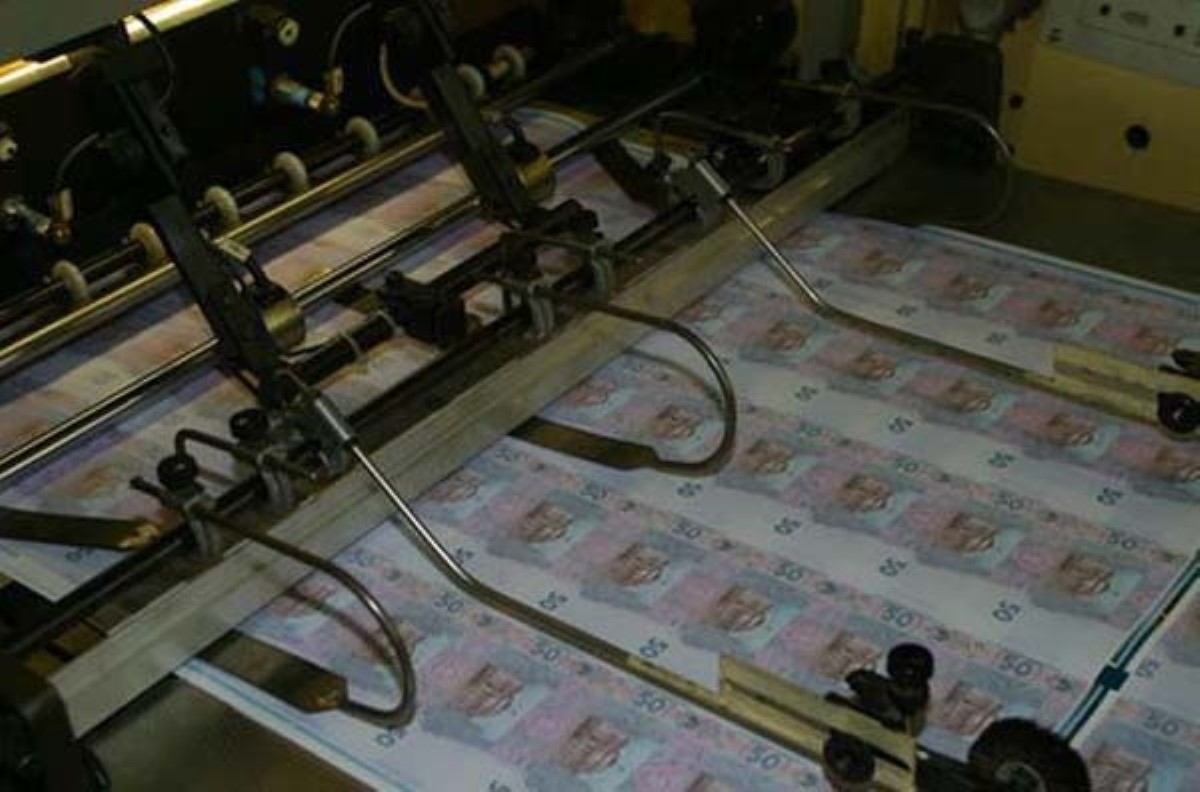 В Кабмине "печатать деньги" для повышения зарплат в 2017 году не будут
