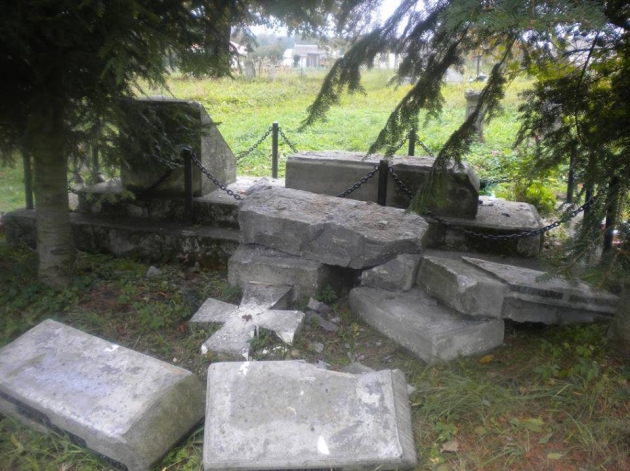 В Польше разбили памятник воинам УПА