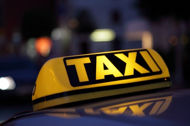 Таксисты в Украине поднимают цены