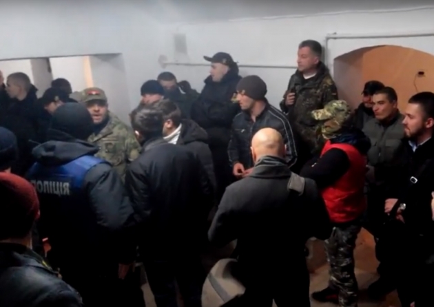 В Черновцах полиция задержала сорвавших показ документального фильма
