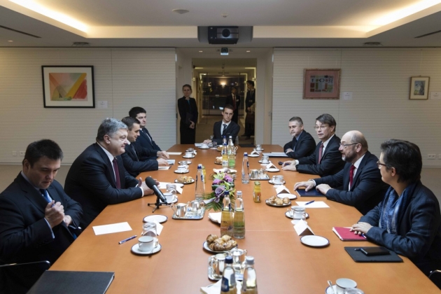 Порошенко призвал Европарламент как можно скорее предоставить безвиз