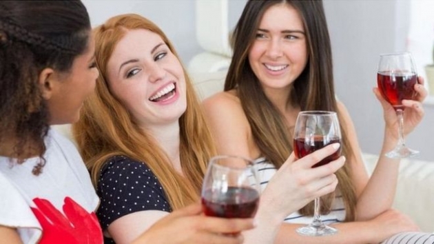 Женщины почти догнали мужчин в потреблении алкоголя