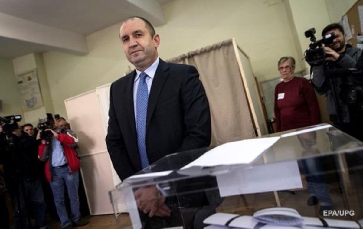 В Болгарии на президентских выборах лидирует пророссийский кандидат