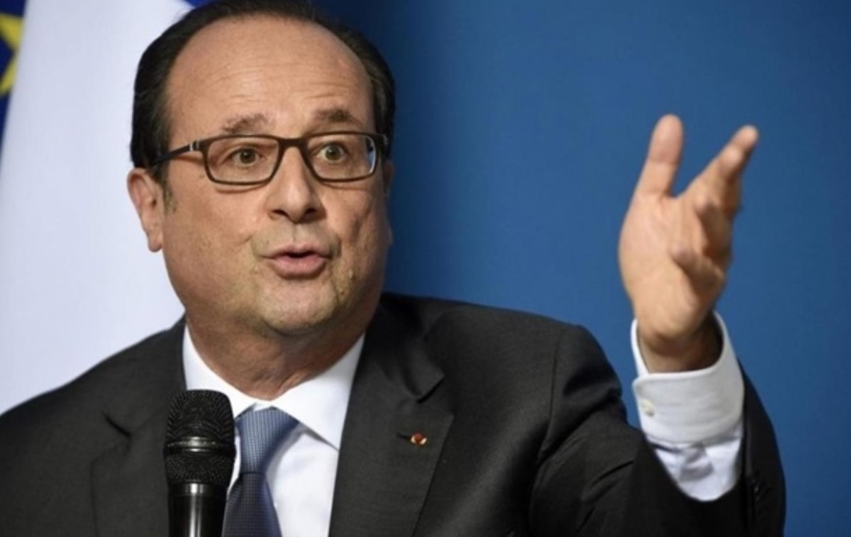 Во Франции требуют провести импичмент президенту