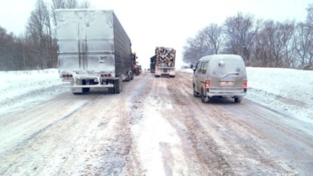 Въезд крупногабаритного транспорта в Киев закроют из-за метели