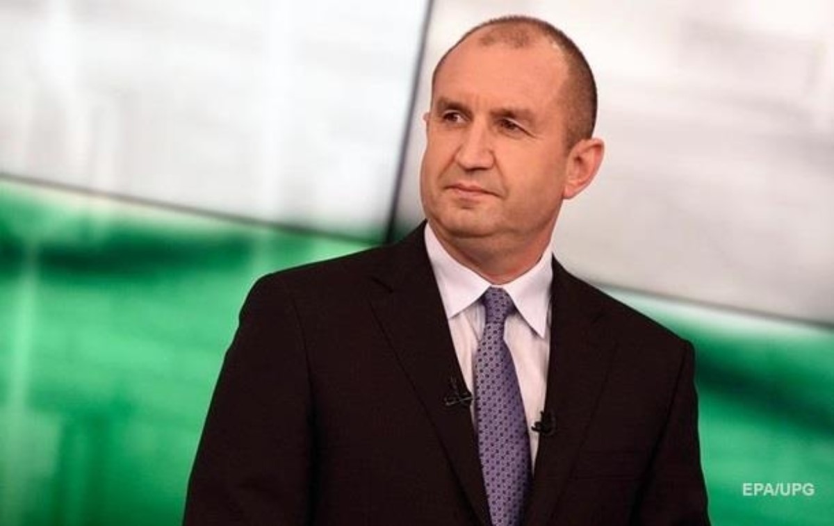 В Болгарии на выборах президента побеждает генерал