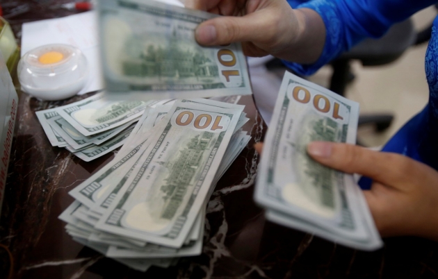 В октябре украинцы продали валюты на $179 миллионов