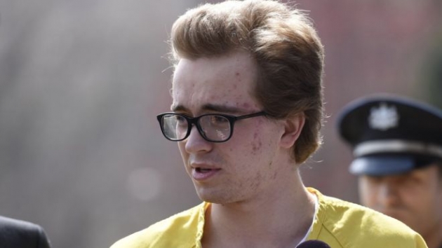 В США осудили 24-летнего украинца, выдававшего себя за школьника