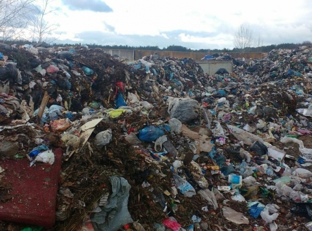 Под Киевом за ночь образовалась свалка львовского мусора