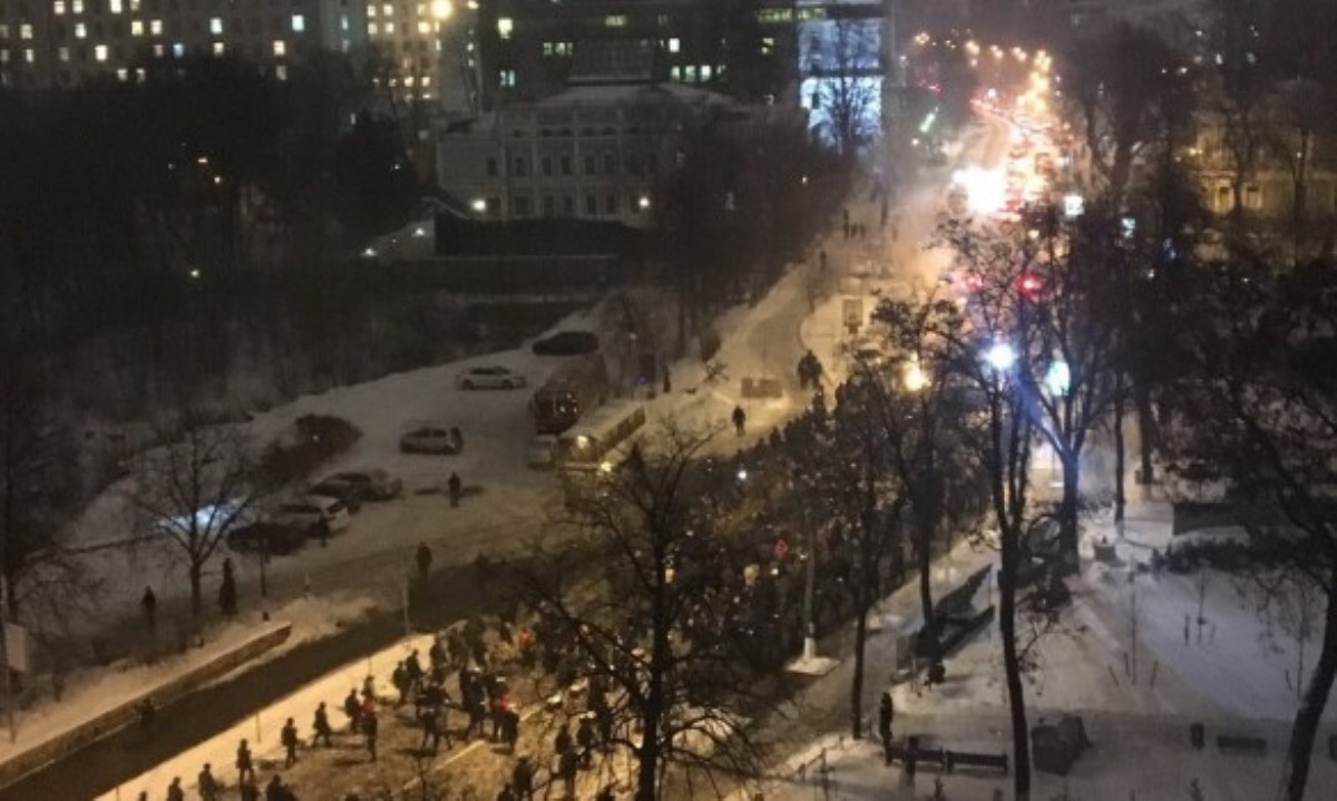 В центре Киева футбольные фанаты устроили погромы