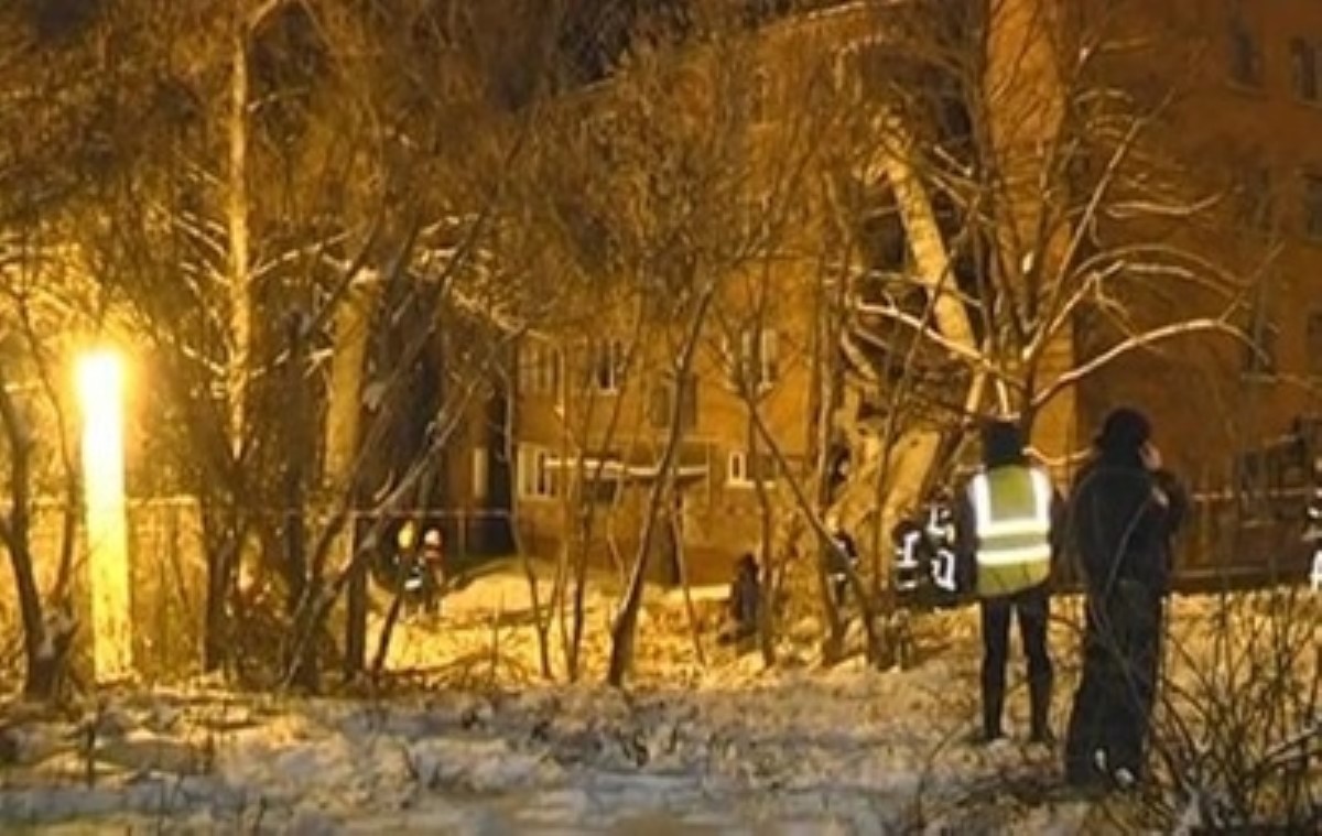 В Чернигове после взрыва обвалилось общежитие