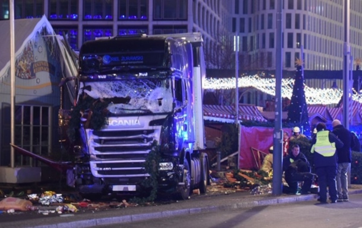По меньшей мере девять человек погибли в результате теракта в Берлине