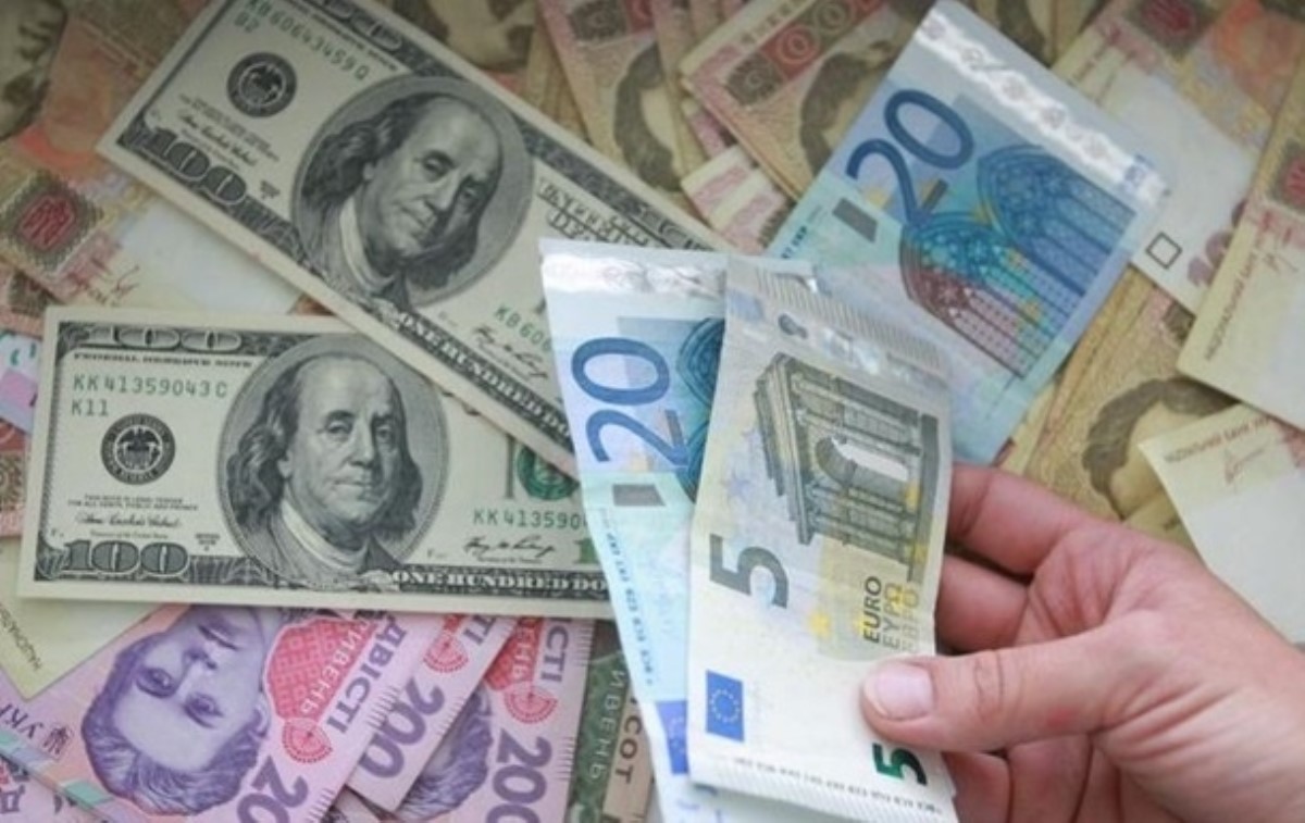 Рада отменила пенсионный сбор при покупке валюты