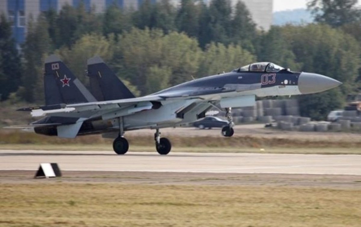 Россия передала Китаю первые истребители Су-35