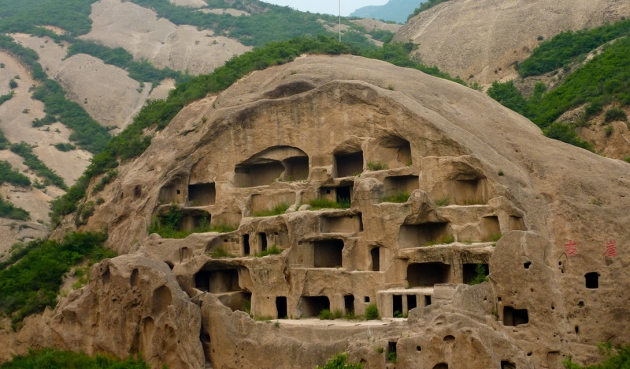 10 загадочных пещерных городов
