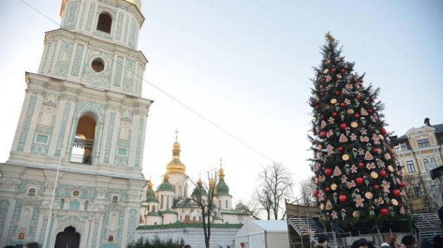 В Киеве зажглись огни главной елки страны