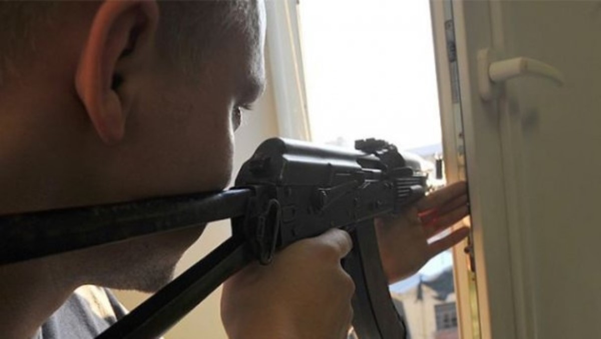 В Харькове с 8 этажа жилого дома стрелявших по прохожим