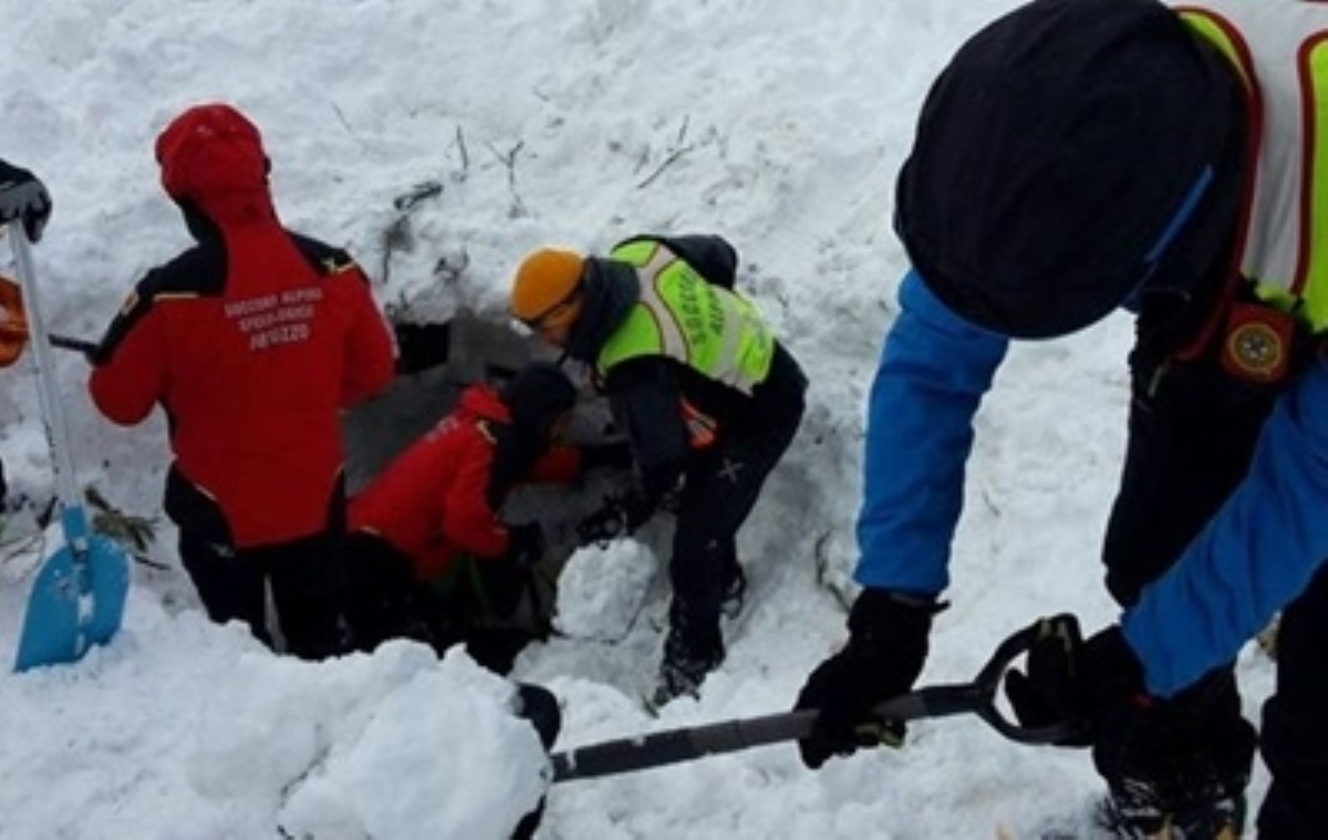 Число погибших от лавины в Италии достигло 29 человек