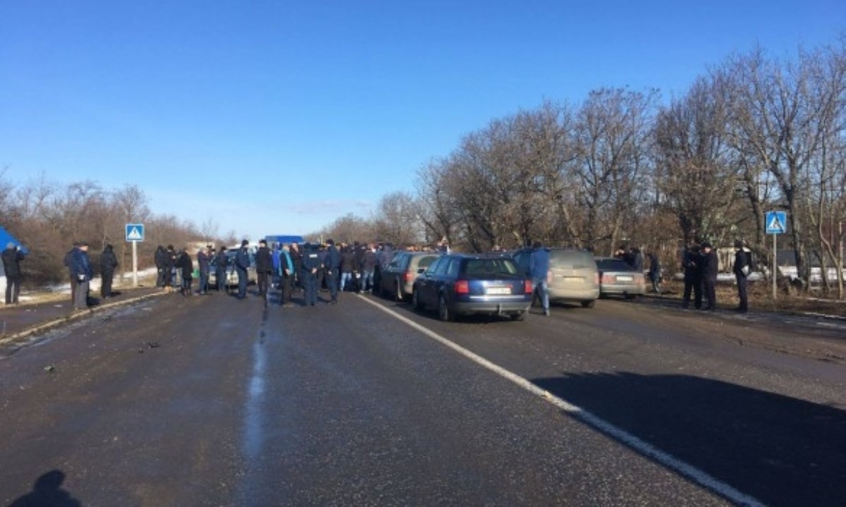 Подъездную дорогу к пункту пропуска "Ужгород" заблокировали