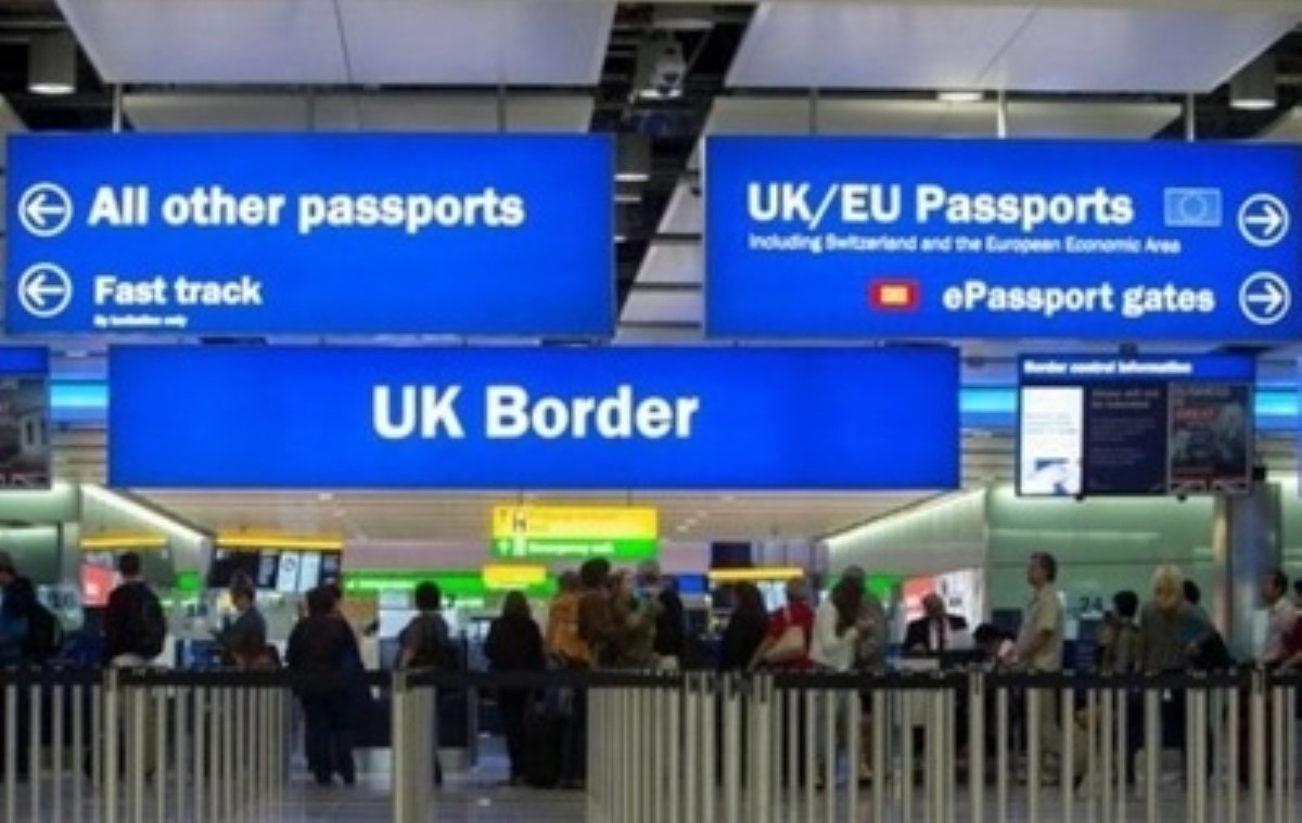Миграция в Британию упала до минимума за два года