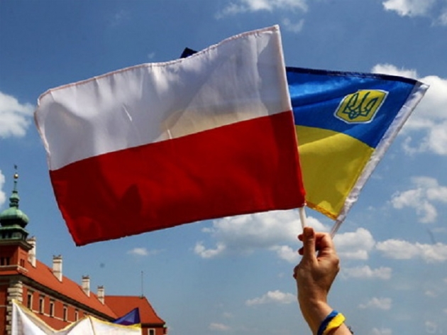 В прошлом году 100 тыс. украинцев хотели получить разрешение на проживание в Польше
