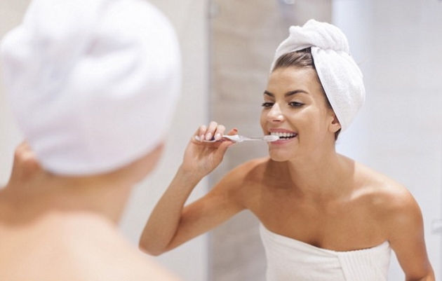 9 натуральных способов отбелить зубы