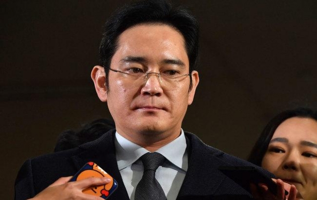 Суд арестовал руководителя Samsung