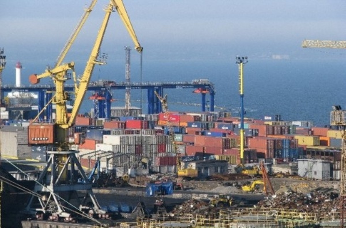 Одесский морской торговый порт остался без электричества