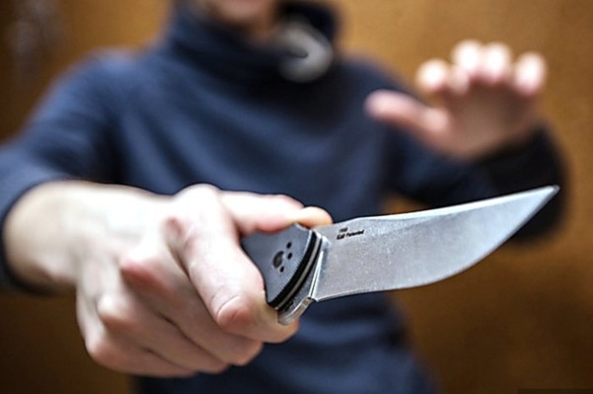 В Полтаве неизвестные нанесли студенту ножевые ранения
