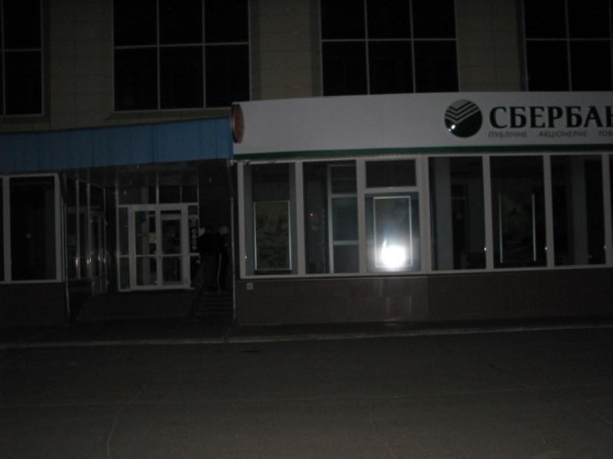 Неизвестные вывели из строя десятки банкоматов российских банков