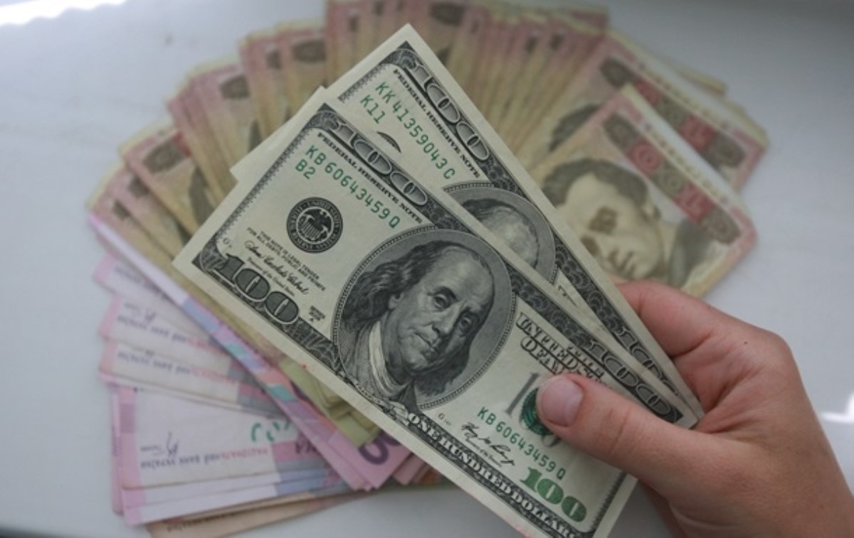 Украинцам разрешат покупать больше валюты
