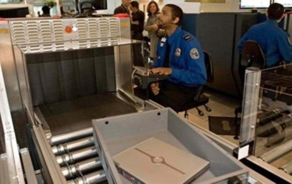 В США запрещают брать в самолет ноутбуки и планшеты