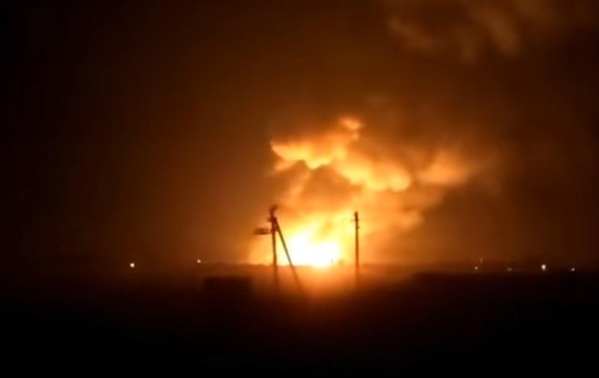 На Харьковщине взрывается крупнейший в Украине склад боеприпасов